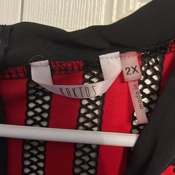 Brand:Kaktus, size:2X, Colors:red and black. With a black bow tie in the front. - Picture 3 of 3